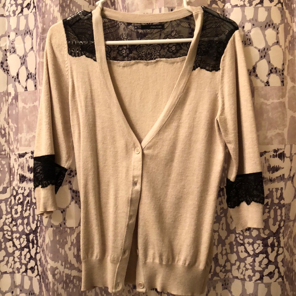 Cute neutral bottom down sweater,